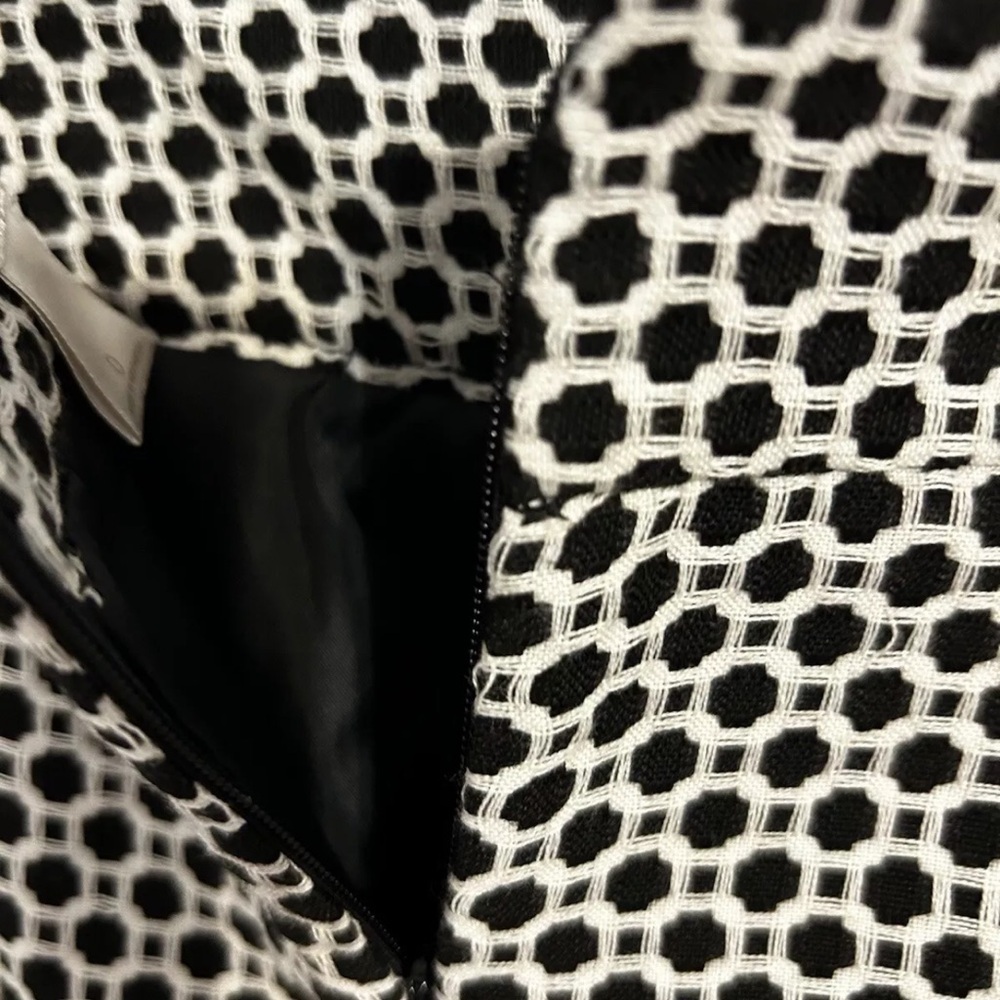 Women’s Loft size 0 business/ dress  skirt. Black and‎ white pencil skirt. - Picture 7 of 10